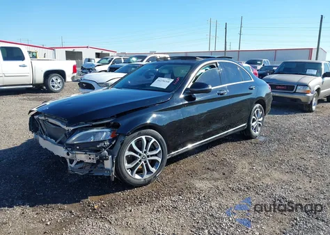 2017 Mercedes-Benz C 300 4Matic из США, поврежденный, VIN 55SWF4KB4HU223717